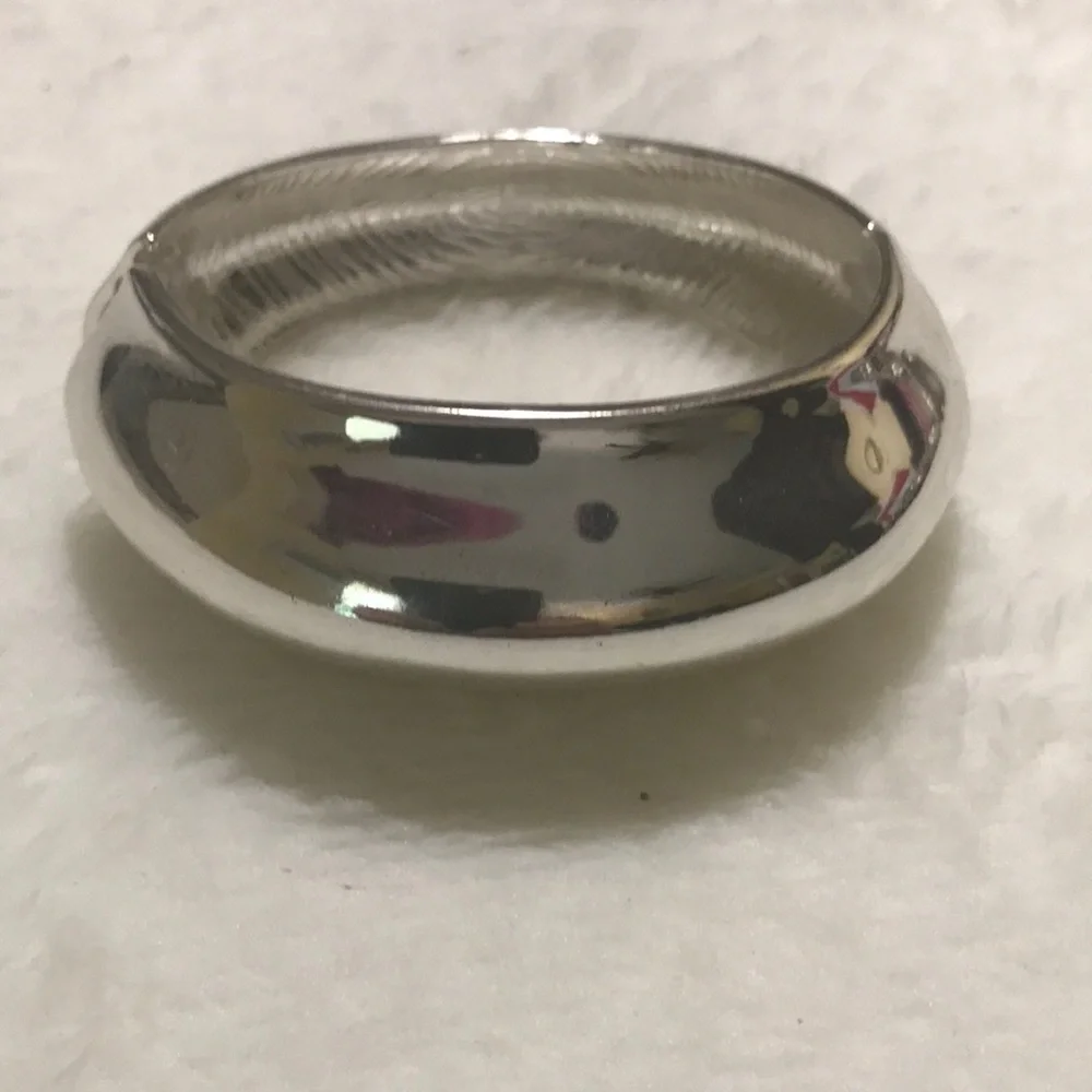 | NWOT Chico’s Silver Bangle Bracelet